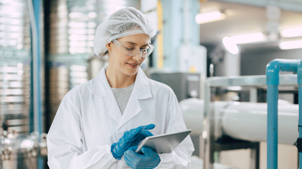 A manufacturing lab worker using a LIMS for Quality Control - What's the best LIMS?